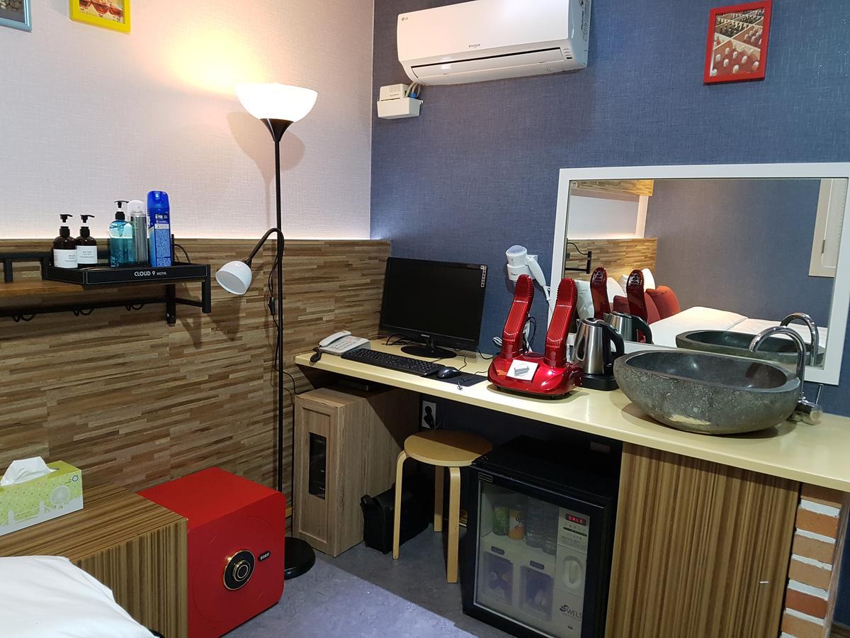 Cloud Nine Hotel Gimhae Esterno foto
